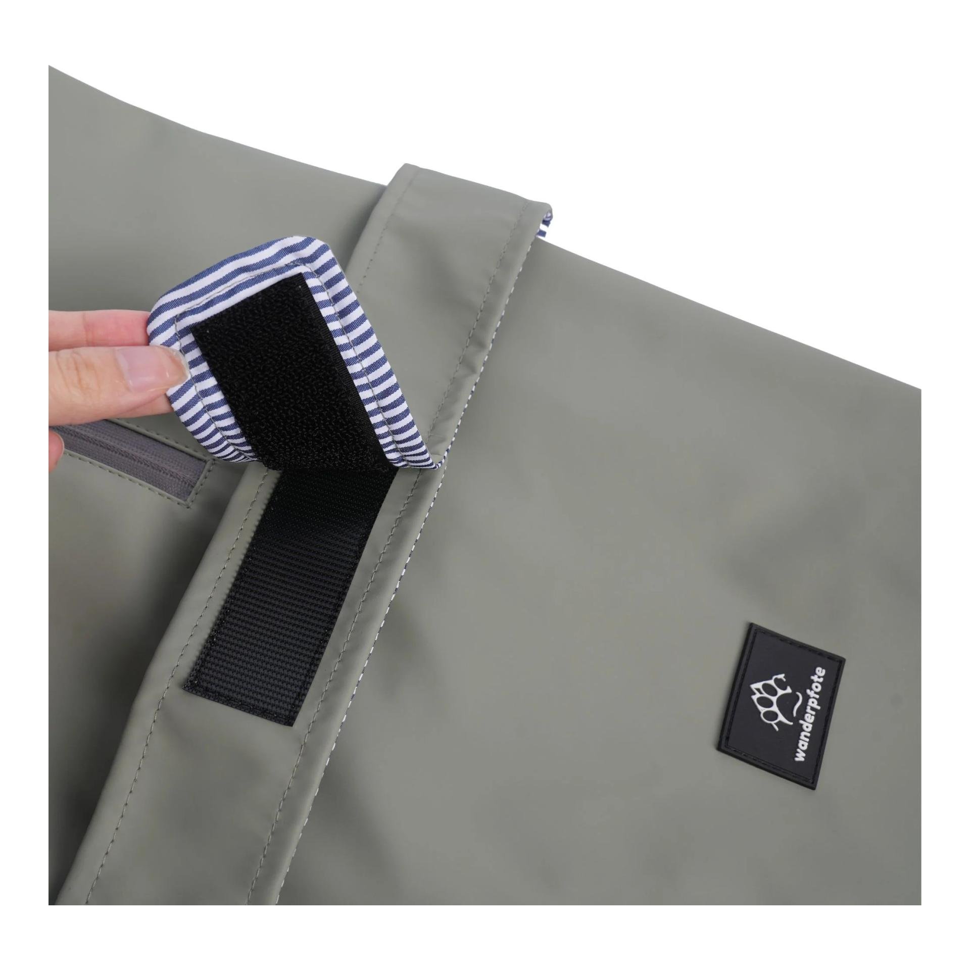 Stilvoller Hunderegenmantel