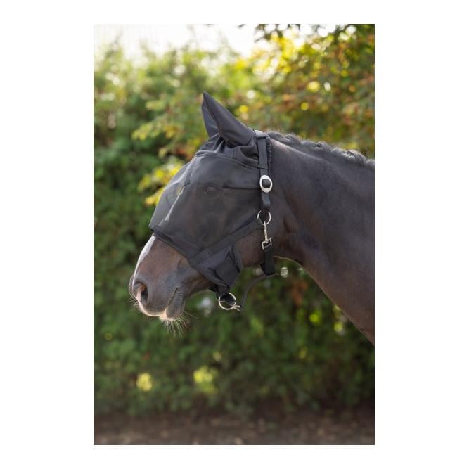 Halfter mit integrierter Fliegenschutzmaske