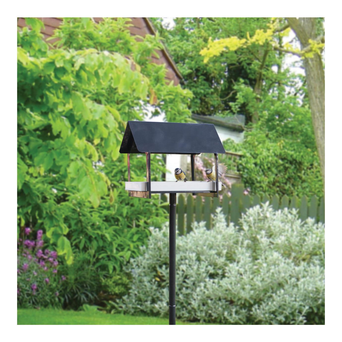 Futterhaus auf Ständer