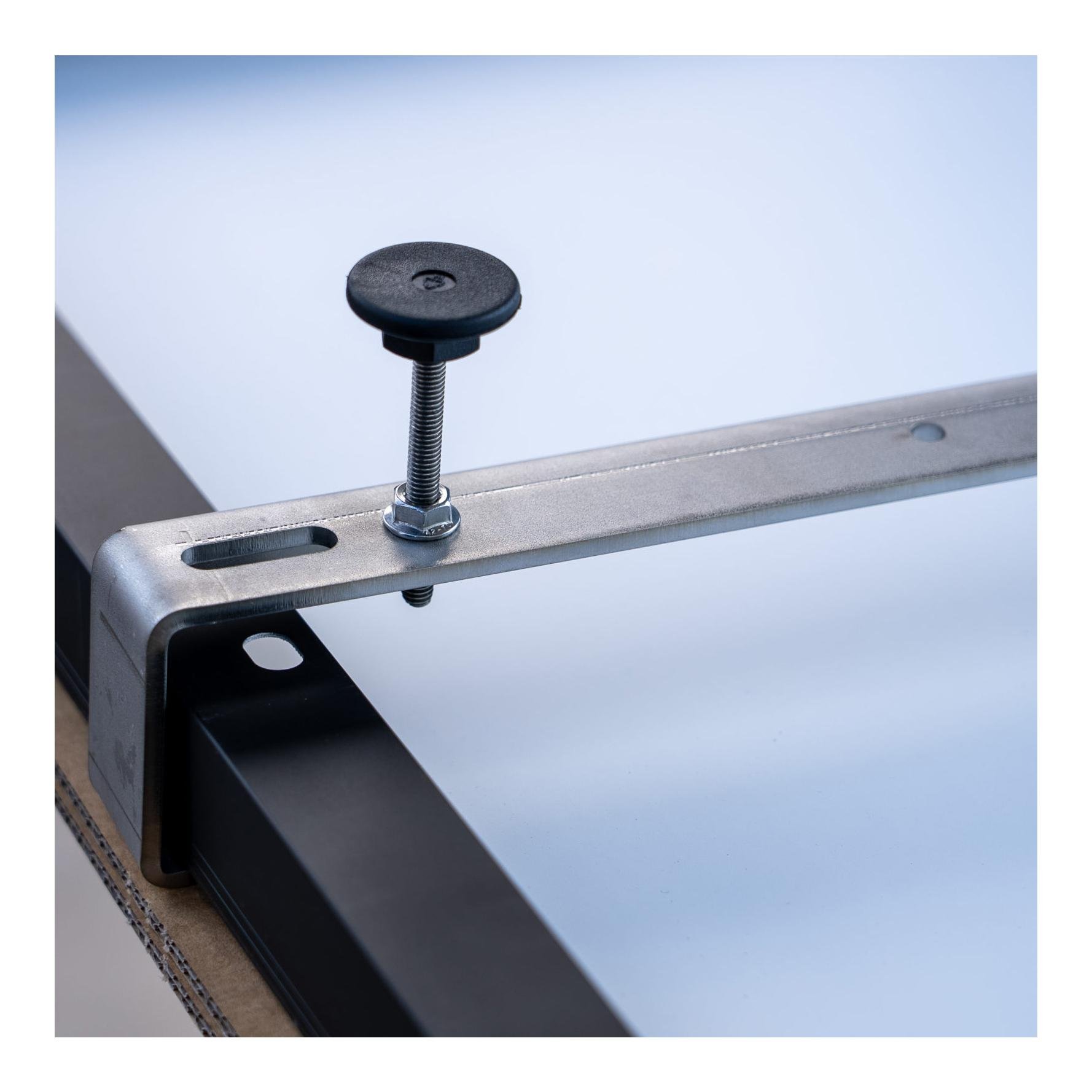 LightMate Hook - Balkonkraftwerk für die Geländermontage