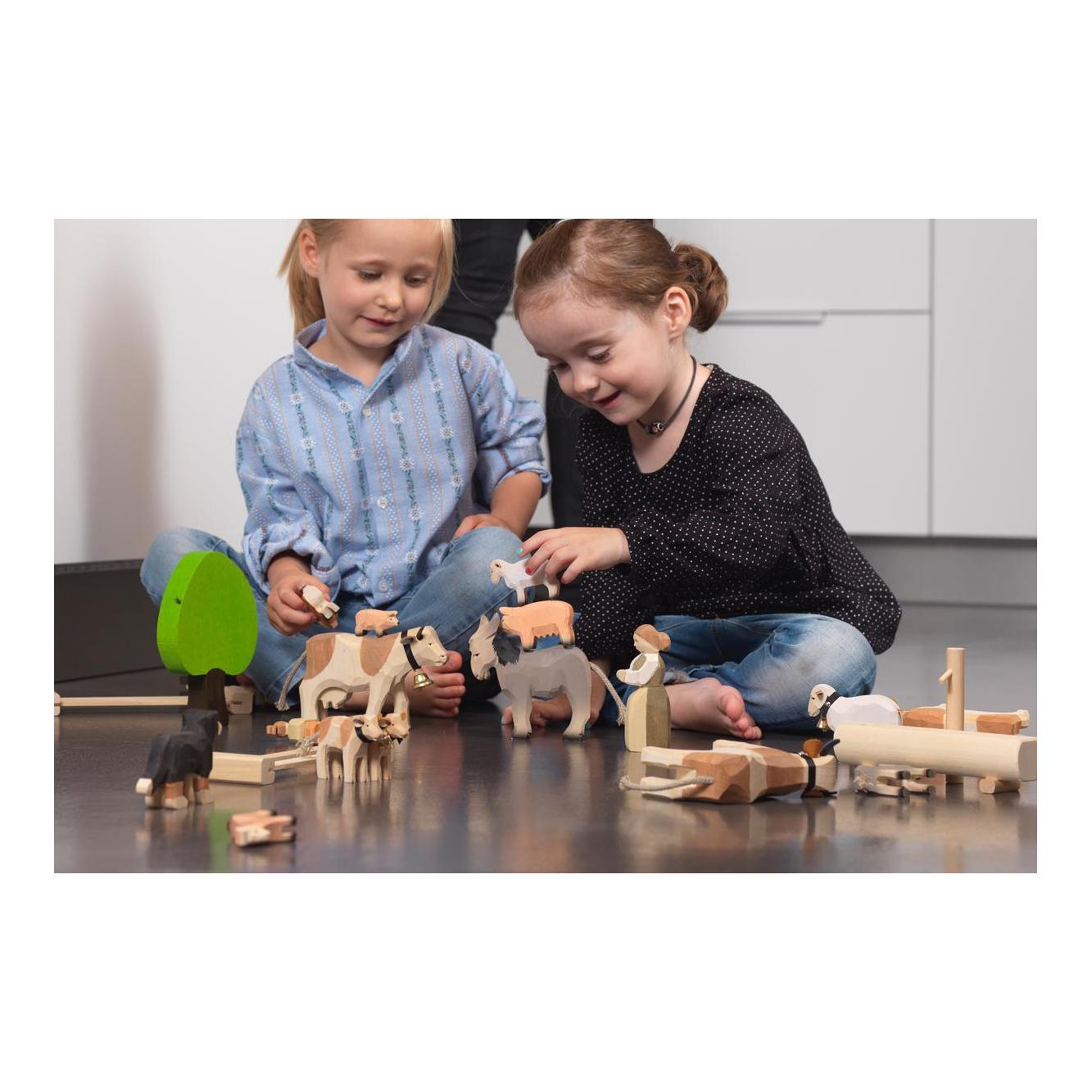 Kuh 2 fressend Simmentaler