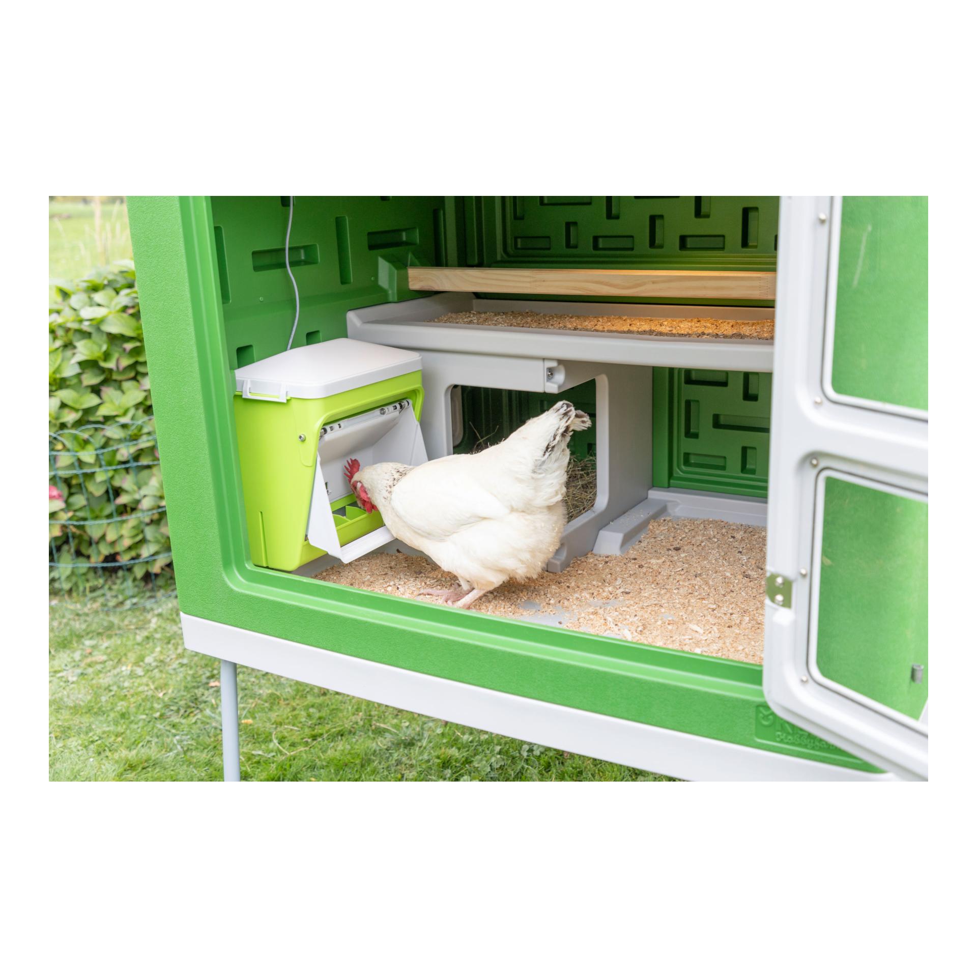 Futterautomat mit Schutzklappe