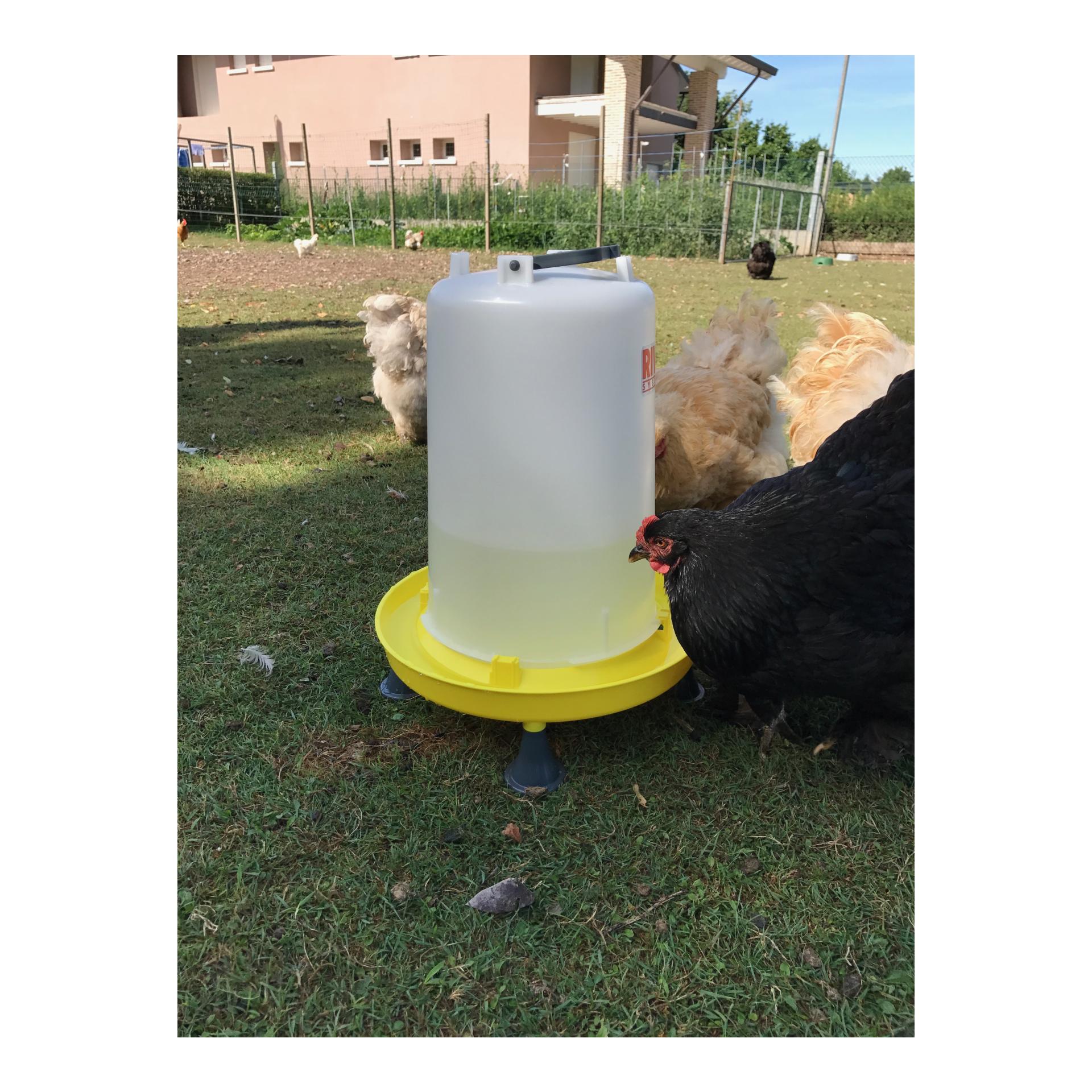 Siphontränke mit Henkel und Füssen