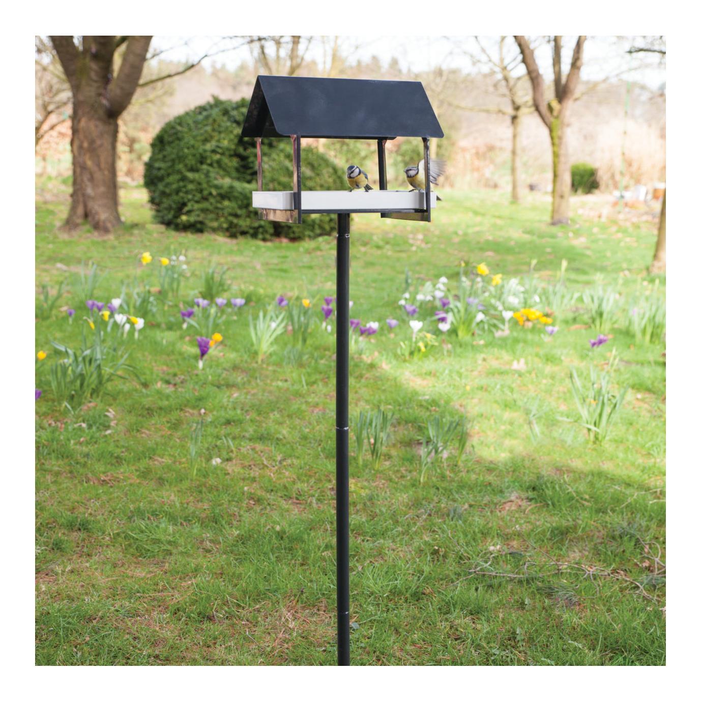 Futterhaus auf Ständer