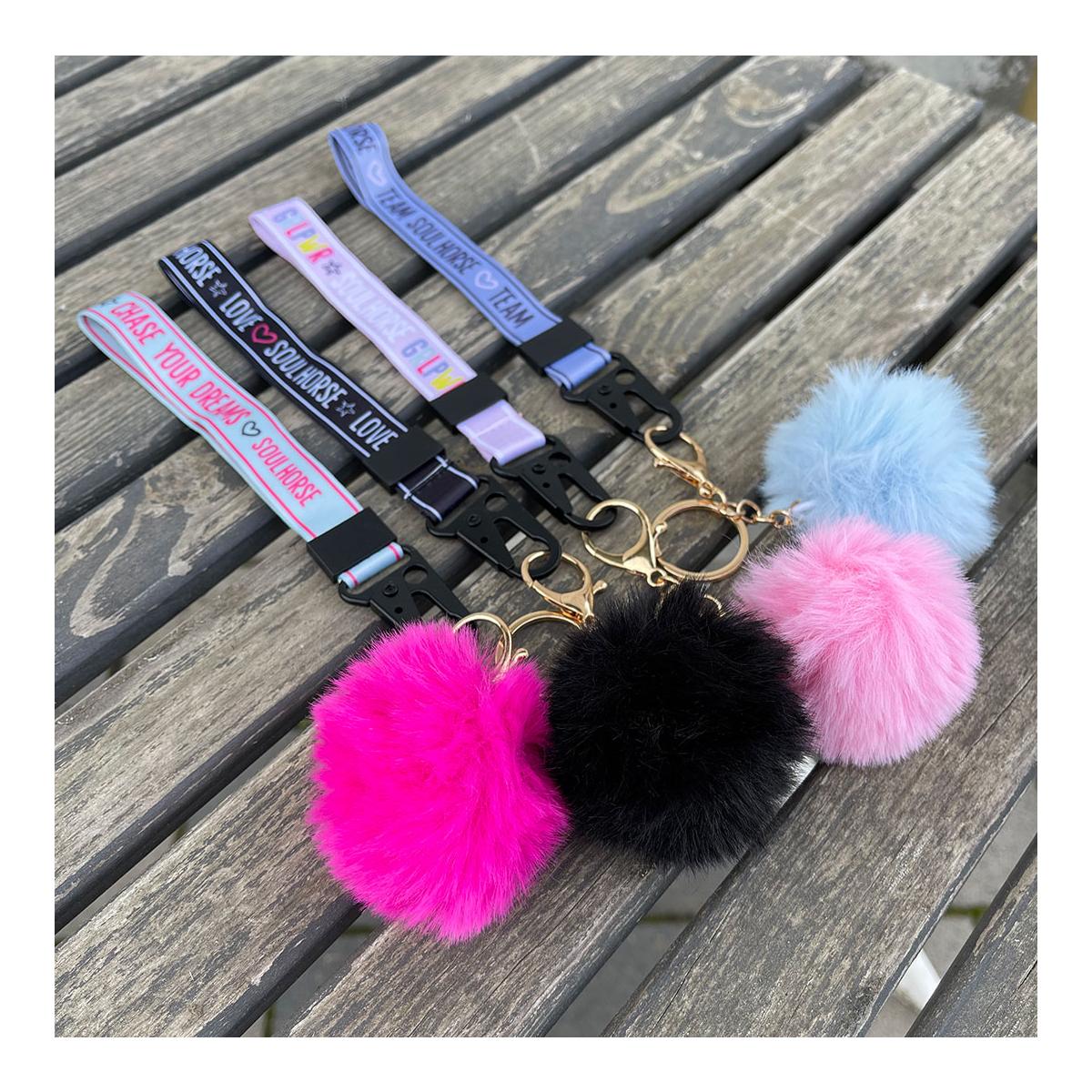 Pom Pom Schlüsselanhänger "Soulhorse GRLPWR"