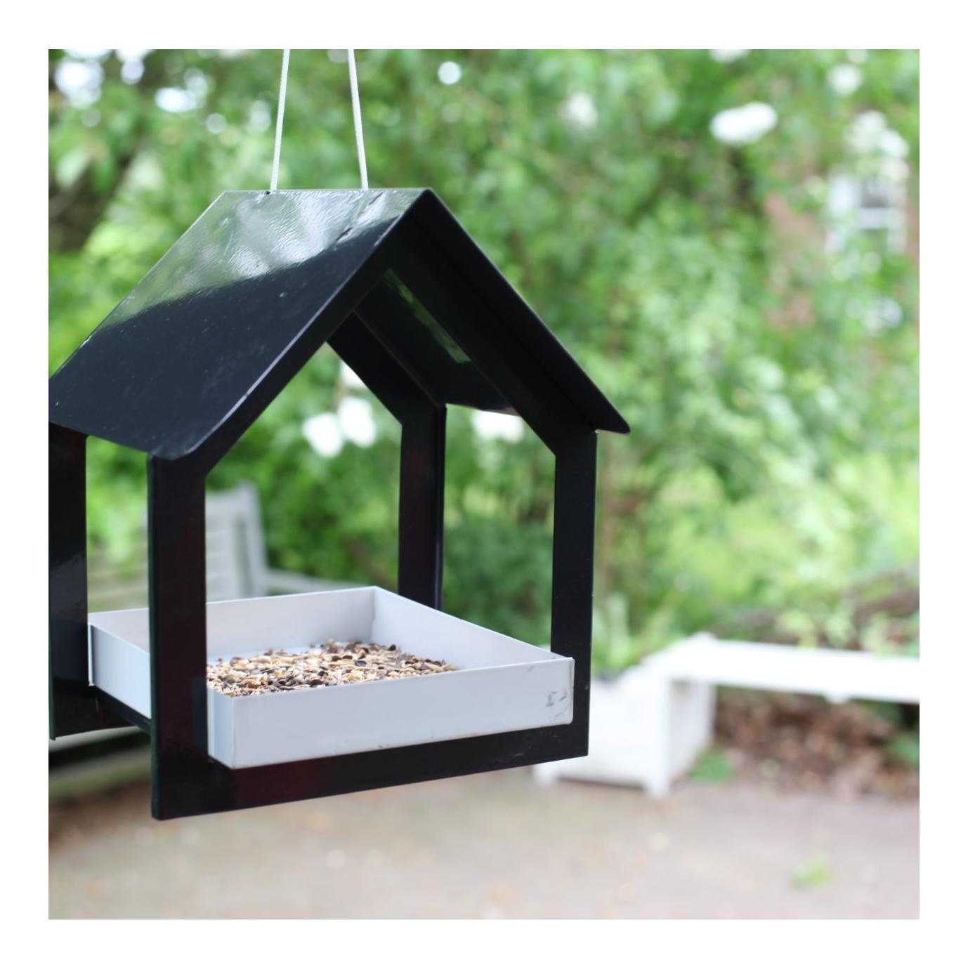 Futterhaus hängend