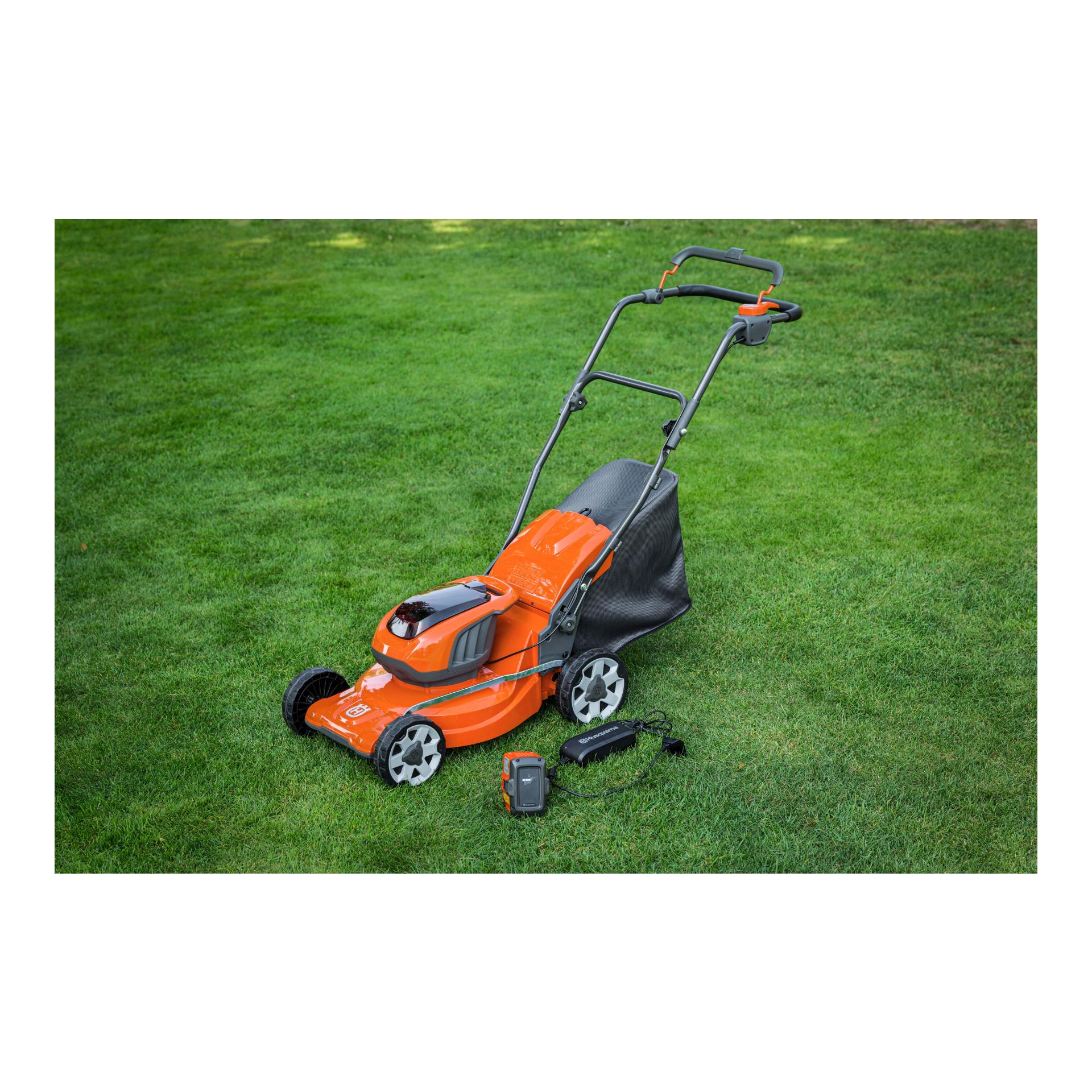 Akku - Rasenmäher LC 137i - mit Akku & Ladegerät