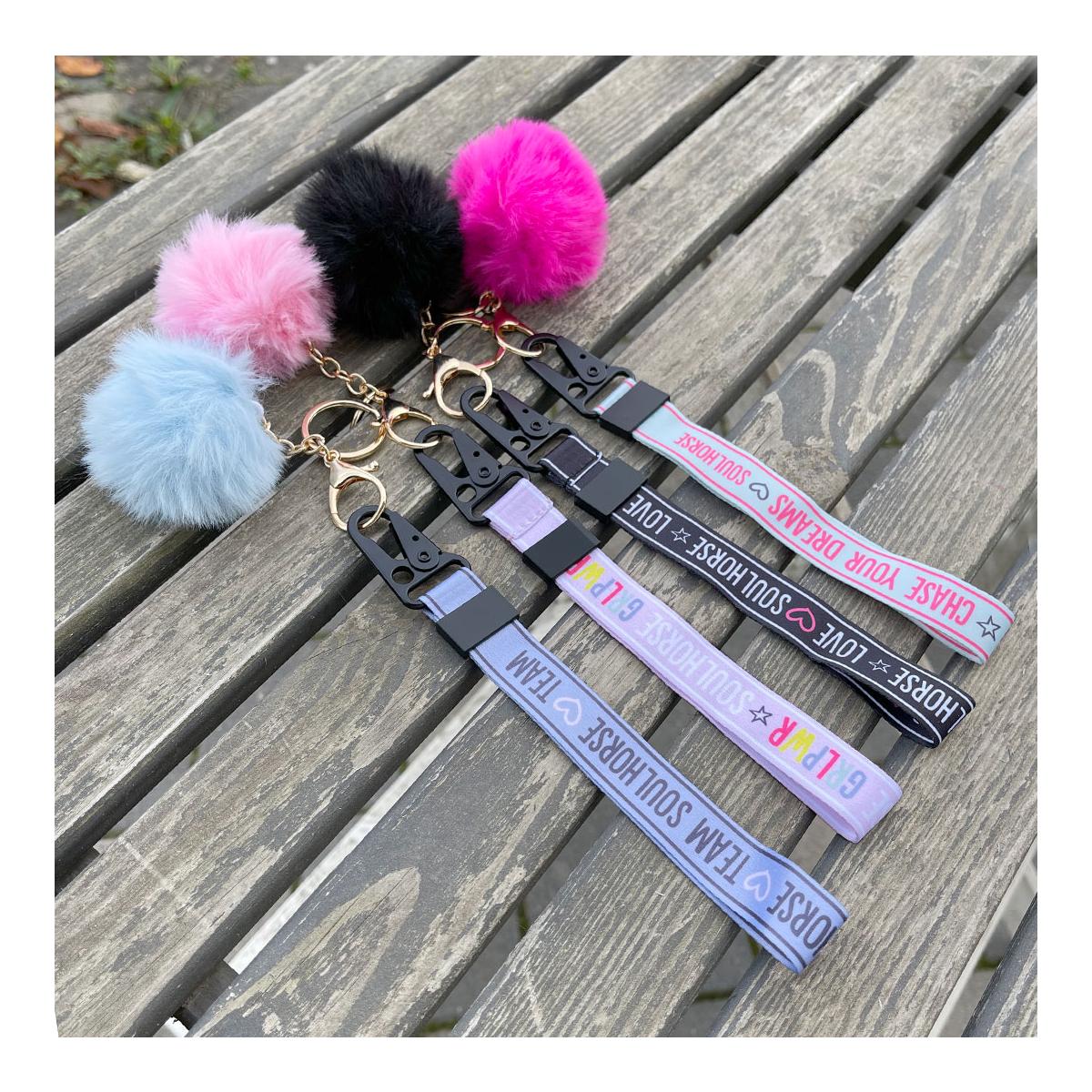 Pom Pom Schlüsselanhänger "Soulhorse GRLPWR"