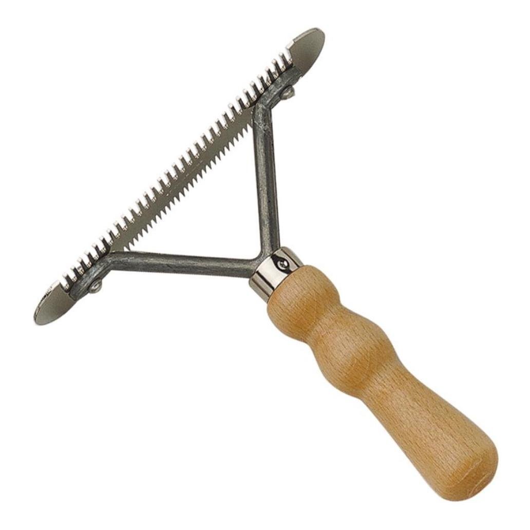 Fellkratzer mit Holzgriff
