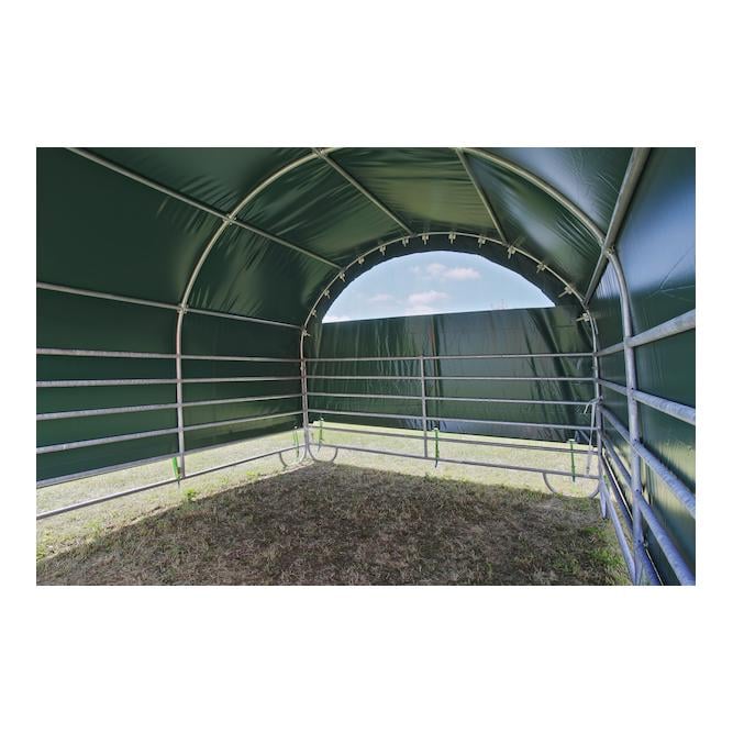 Giebelwand aus Windschutznetz und Plane